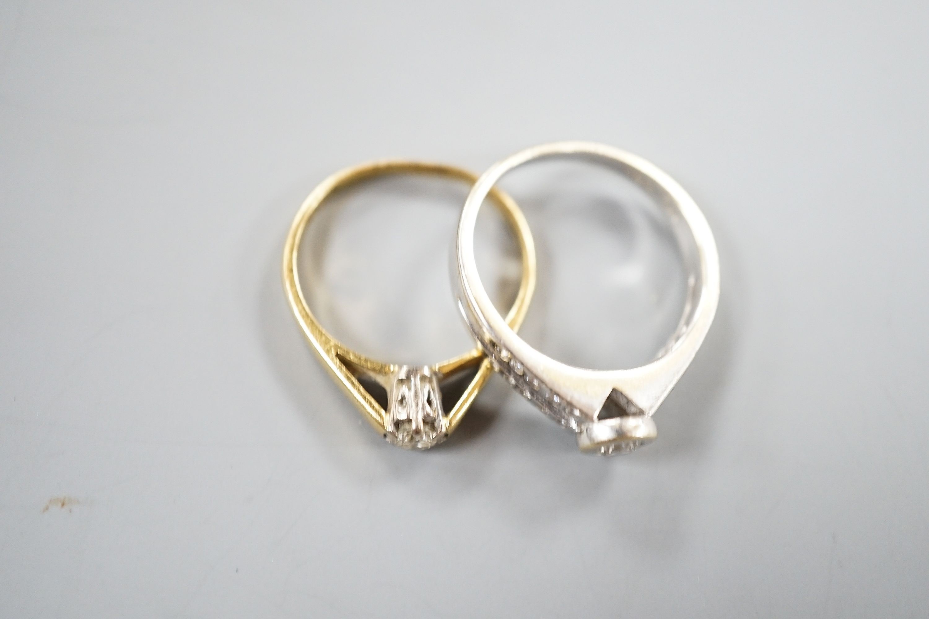 Two 18ct gold and diamond rings, including solitaire and white gold single stone, with diamond set shoulders, sizes, K & M, gross 6.5 grams.
